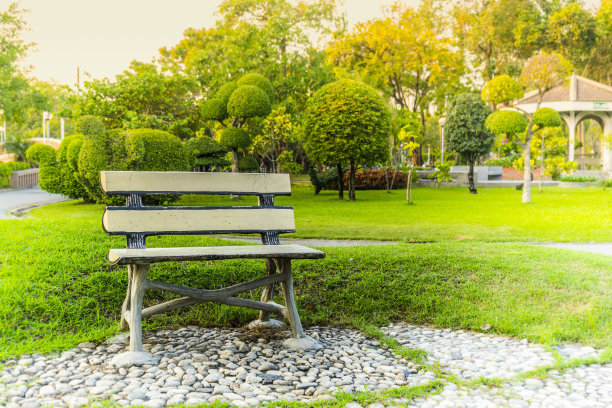 園林草坪應該如何養(yǎng)護？